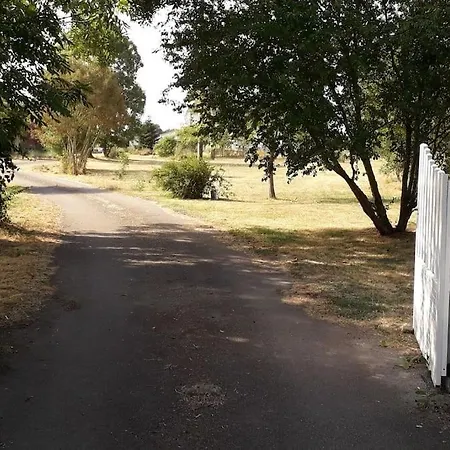 Le Magnoux Peaceful Retreat Bed & Breakfast *