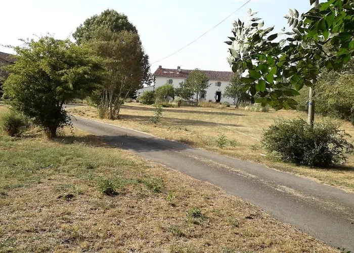 Le Magnoux Peaceful Retreat Amailloux